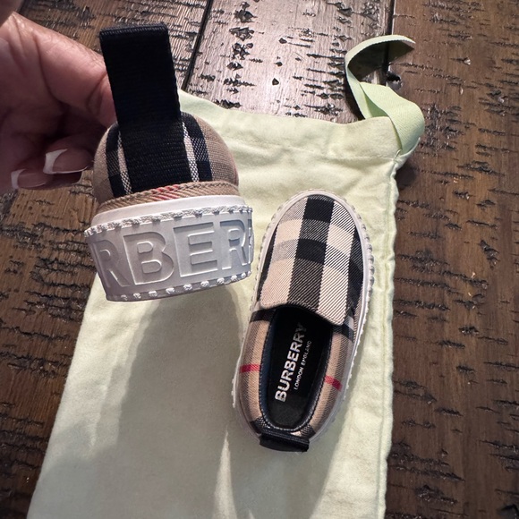Authentic Burberry toddler shoes - Picture 4 of 6